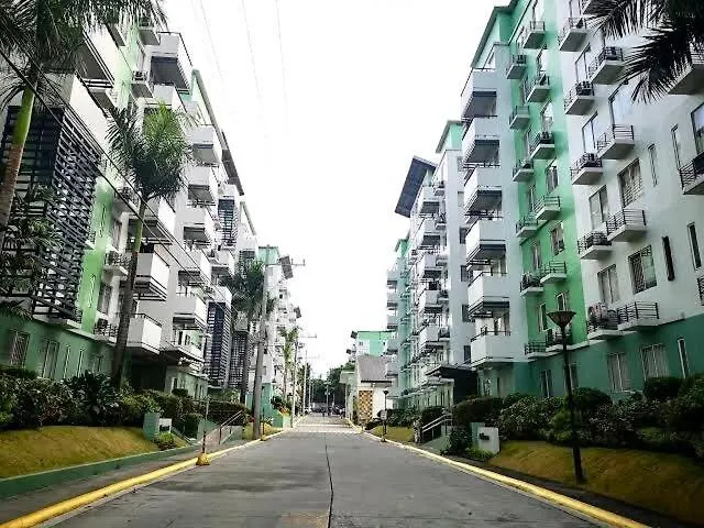 Apartment Family & Barkada Homey Staycation Near Diliman, Katipunan, Commonwealth